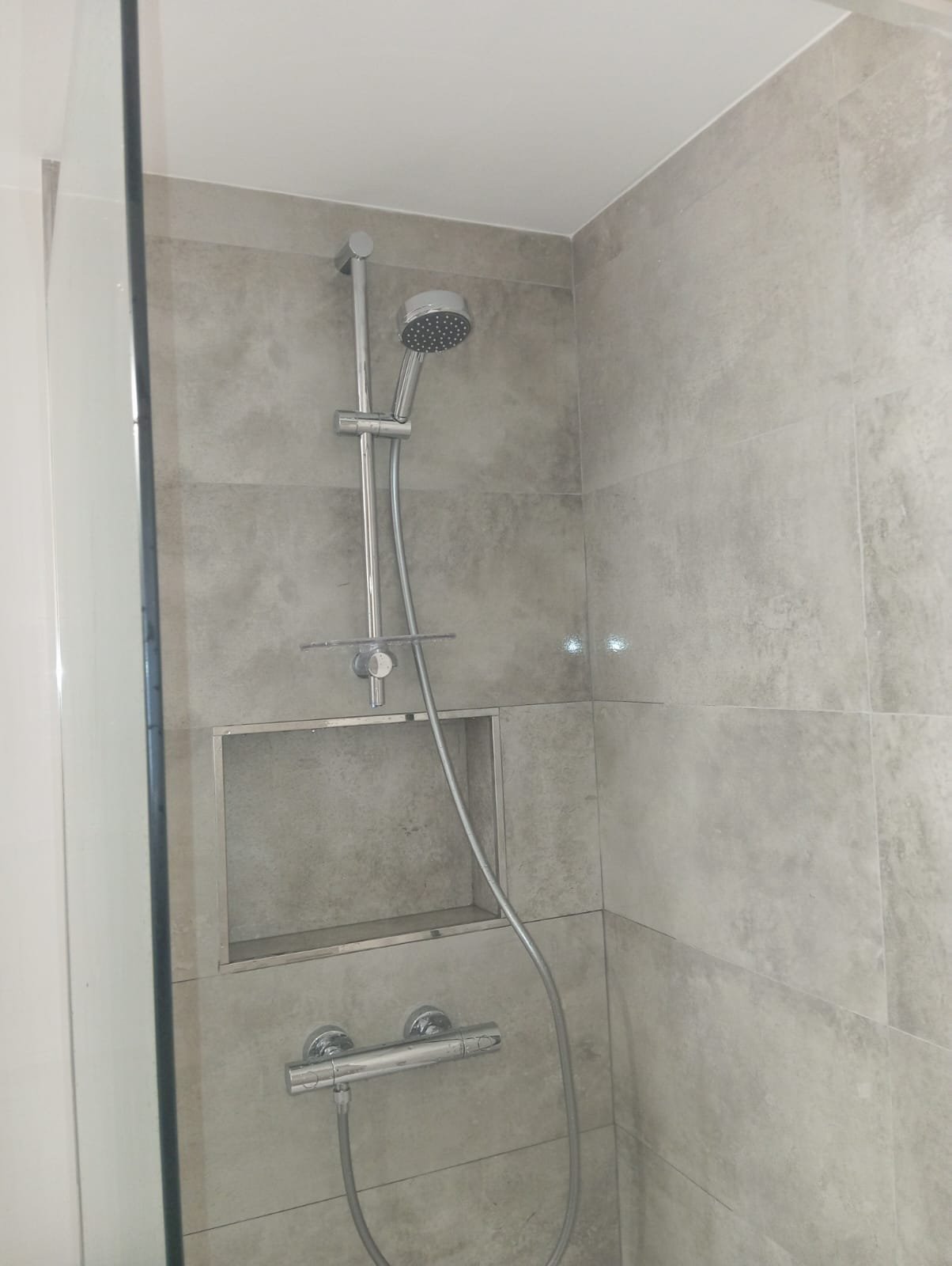 baldosa tipo marmol en baño