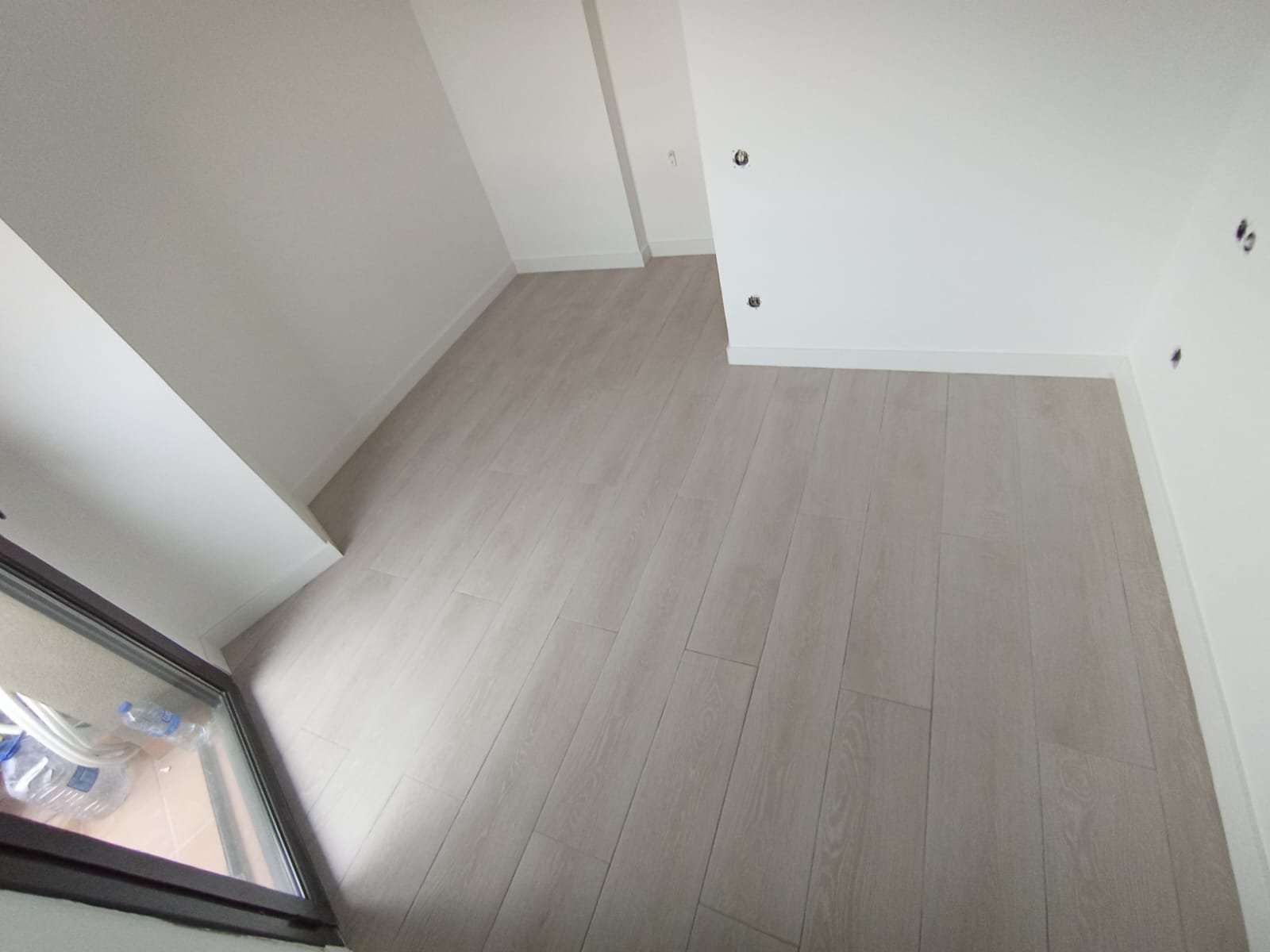 suelo de baldosa estilo parquet