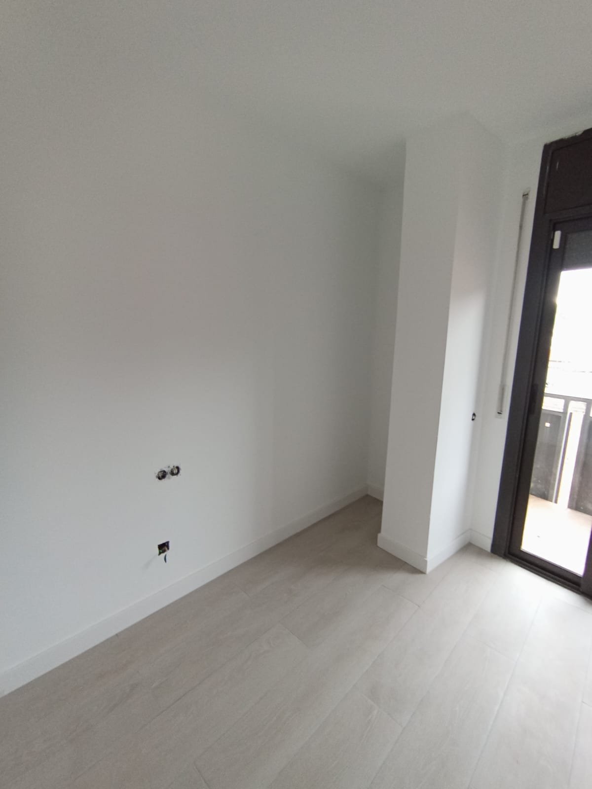 pàredes pintadas de blanco nieve